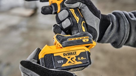 Bušilica aku DEWALT 18V 90Nm BL 2x5,0Ah