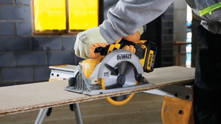 Pila kružna aku DEWALT 18V SOLO 165mm DCS391N-XJ