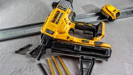 Pištolj za čavle DEWALT aku za metal/beton 13–57mm 2x5,0Ah