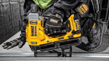 Pištolj za čavle DEWALT aku za metal/beton 13–57mm 2x5,0Ah