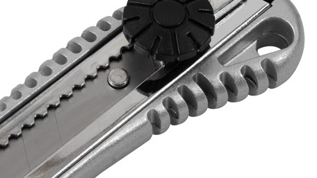 Skalpel metalni fix STALCO – 18 mm